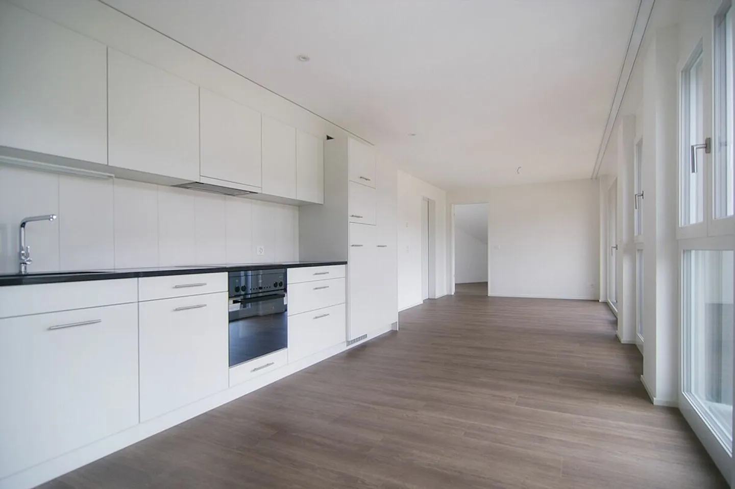 Modern 4.5-Room Apartment - Photo 3 of 9