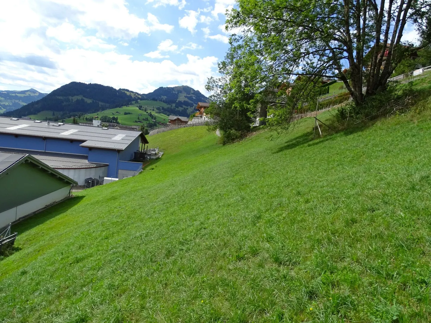 Building land of 717 m2 in sunny hillside location in Zweisimmen BE - Photo 3 of 10