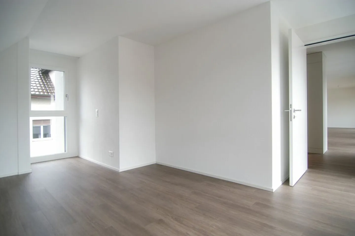 Modern 4.5-Room Apartment - Photo 4 of 9