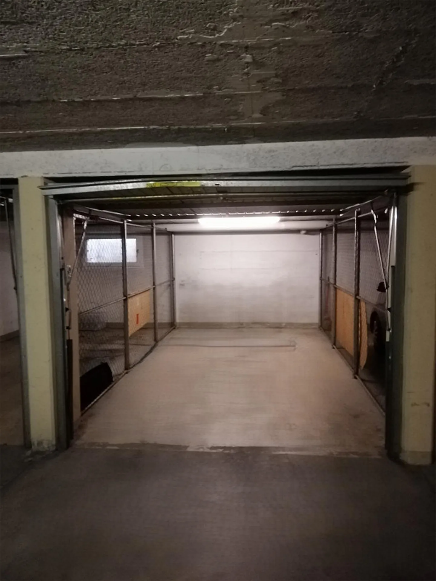 Place de parking souterrain - Photo 2 sur 4