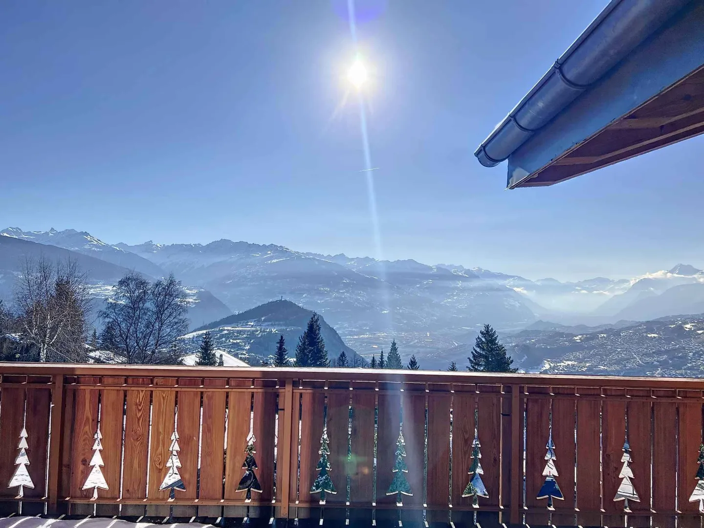 ESCLUSIVITÀ - Magnifico chalet con vista panoramica sulla valle del Rodano e le Alpi - Foto 10 di 11
