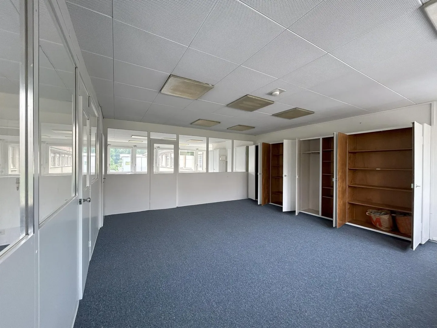 Espace de bureau 30m2 pour une utilisation temporaire - Photo 2 sur 3