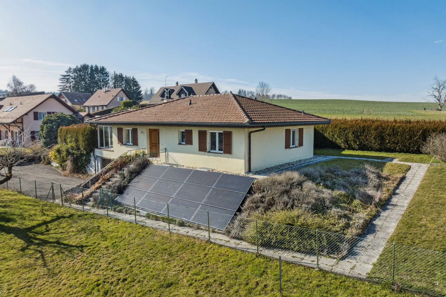 Ottimo potenziale di sviluppo per questa villa individuale! - Foto 2 di 18