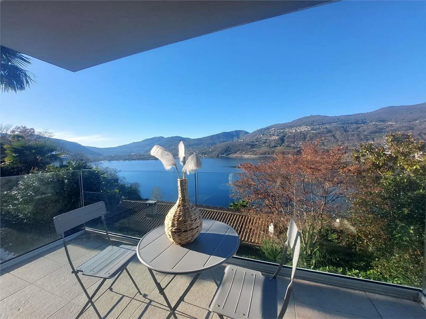 2473_Montagnola, 1,5 locali ristrutturati con vista lago - Foto 1 di 9