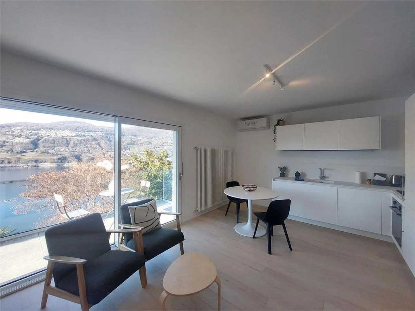 2473_Montagnola, 1,5 locali ristrutturati con vista lago - Foto 3 di 9