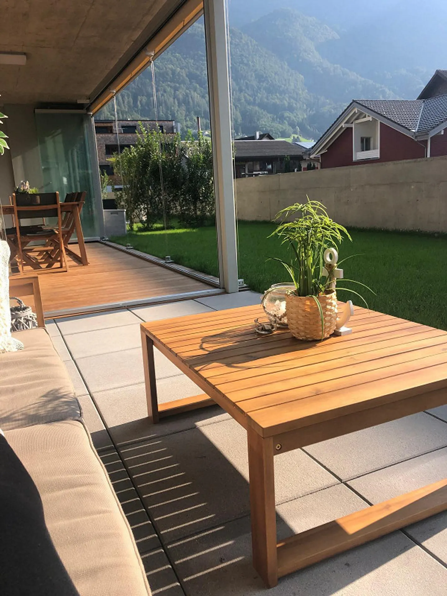 Appartamento giardino di alta qualità con 5,5 stanze in posizione centrale a Walenstadt - Foto 1 di 15