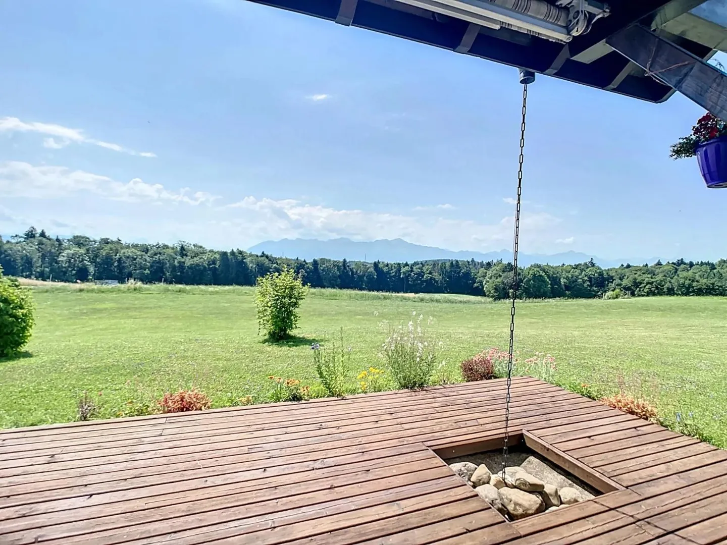 Renovated house with huge garden - Photo 3 of 12