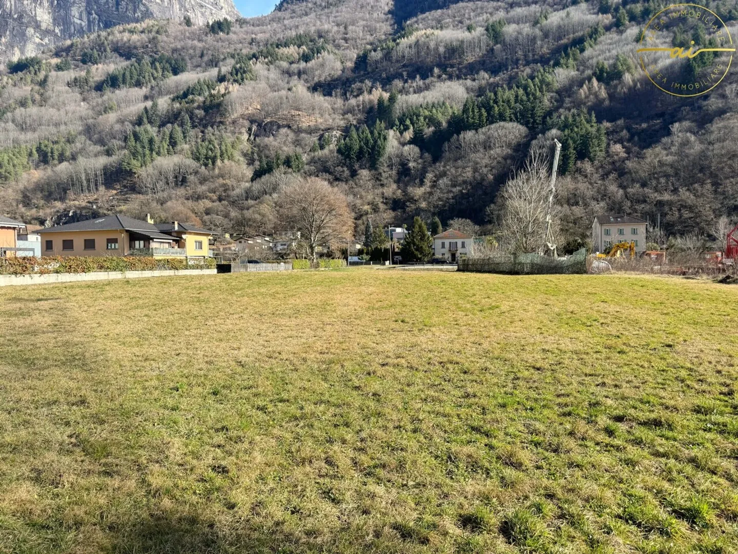 TERRAIN CONSTRUCTIBLE AU MILIEU DE LA VERDURE À OSOGNA - Photo 2 sur 5