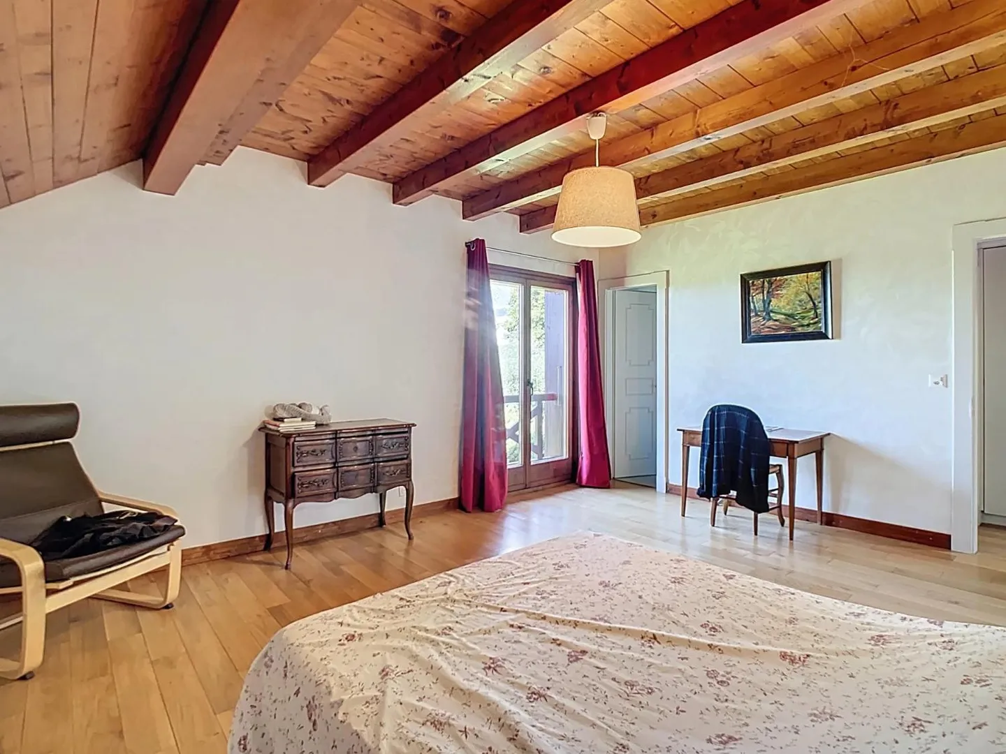 Renovated house with huge garden - Photo 4 of 12