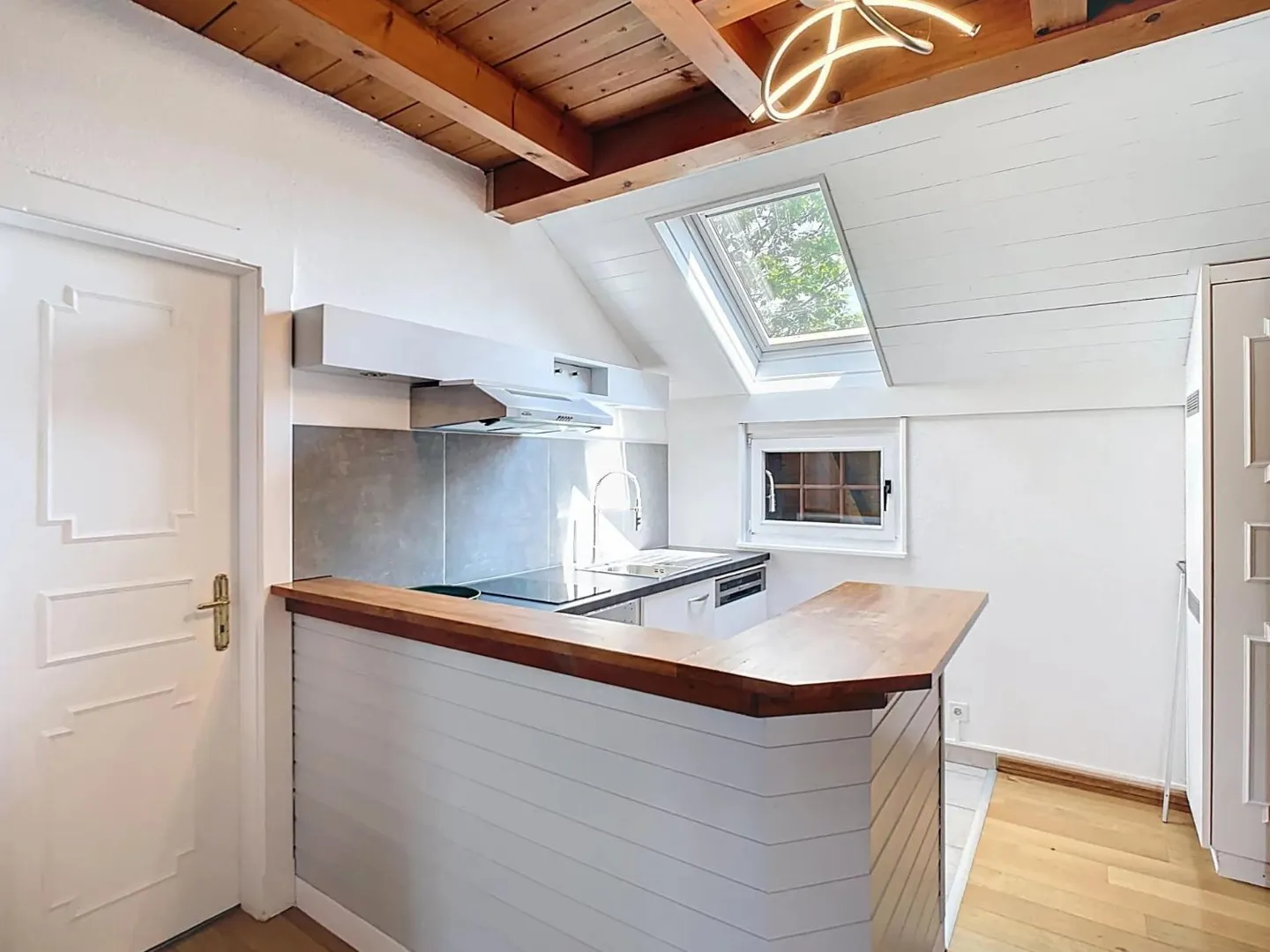 Renovated house with huge garden - Photo 10 of 12