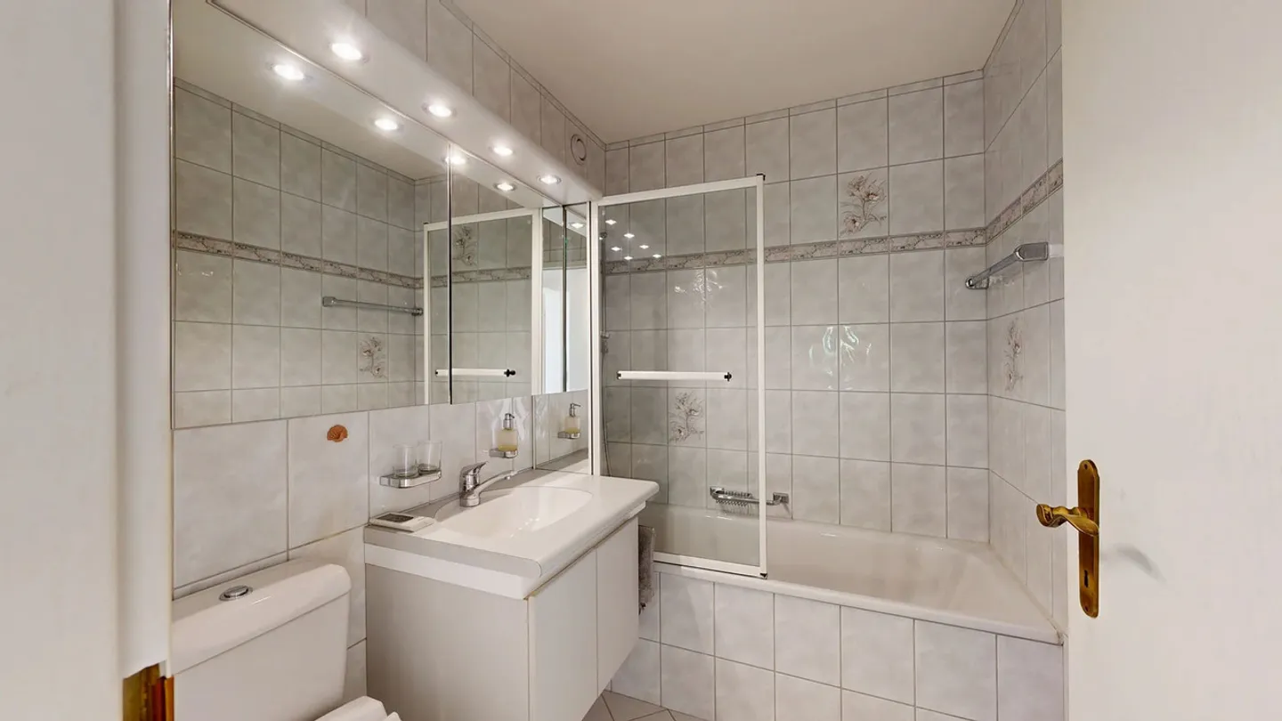 Cozy 4.5-room apartment in building rights with parking space - Photo 9 of 17