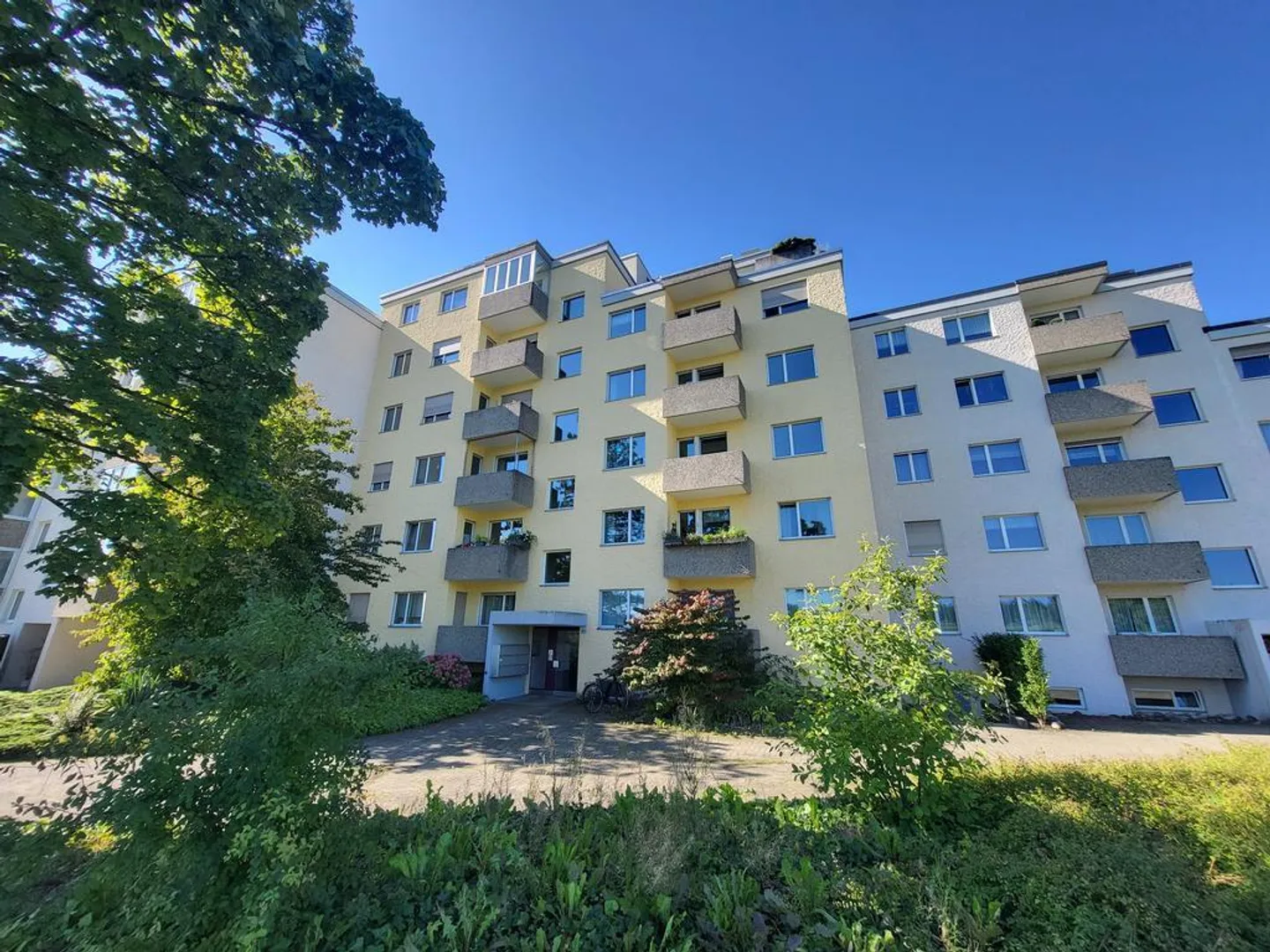 Appartement confortable de 4,5 pièces avec balcon spacieux - Photo 1 sur 11