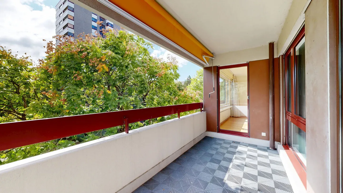 Cozy 4.5-room apartment in building rights with parking space - Photo 12 of 17