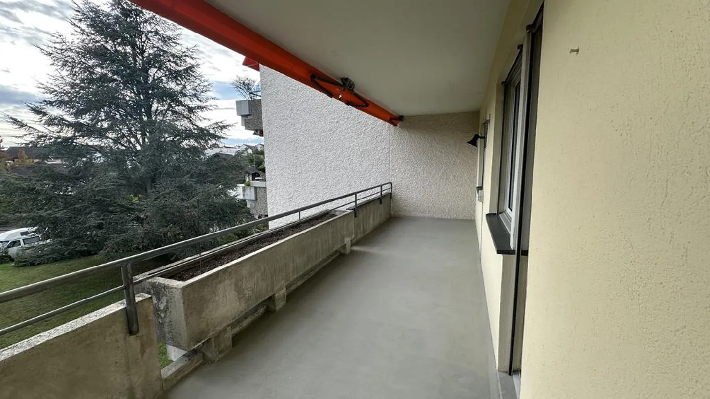 Appartement confortable de 4,5 pièces avec balcon spacieux - Photo 10 sur 11