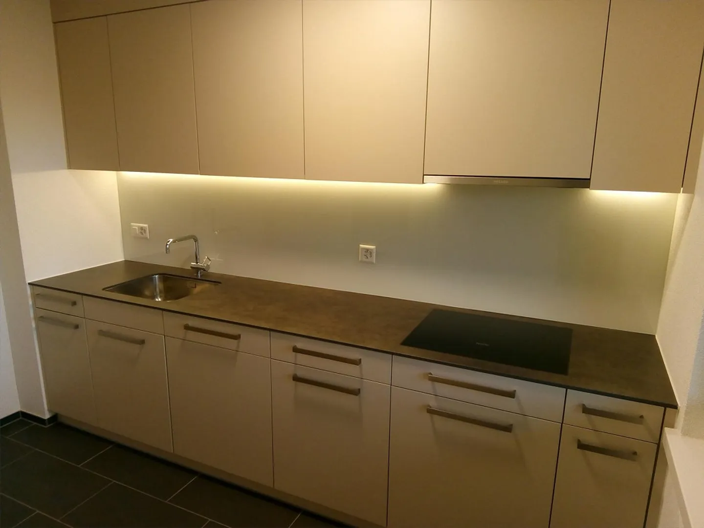 Here blooms something for you! Wonderful penthouse apartment awaits you! - Photo 4 of 6