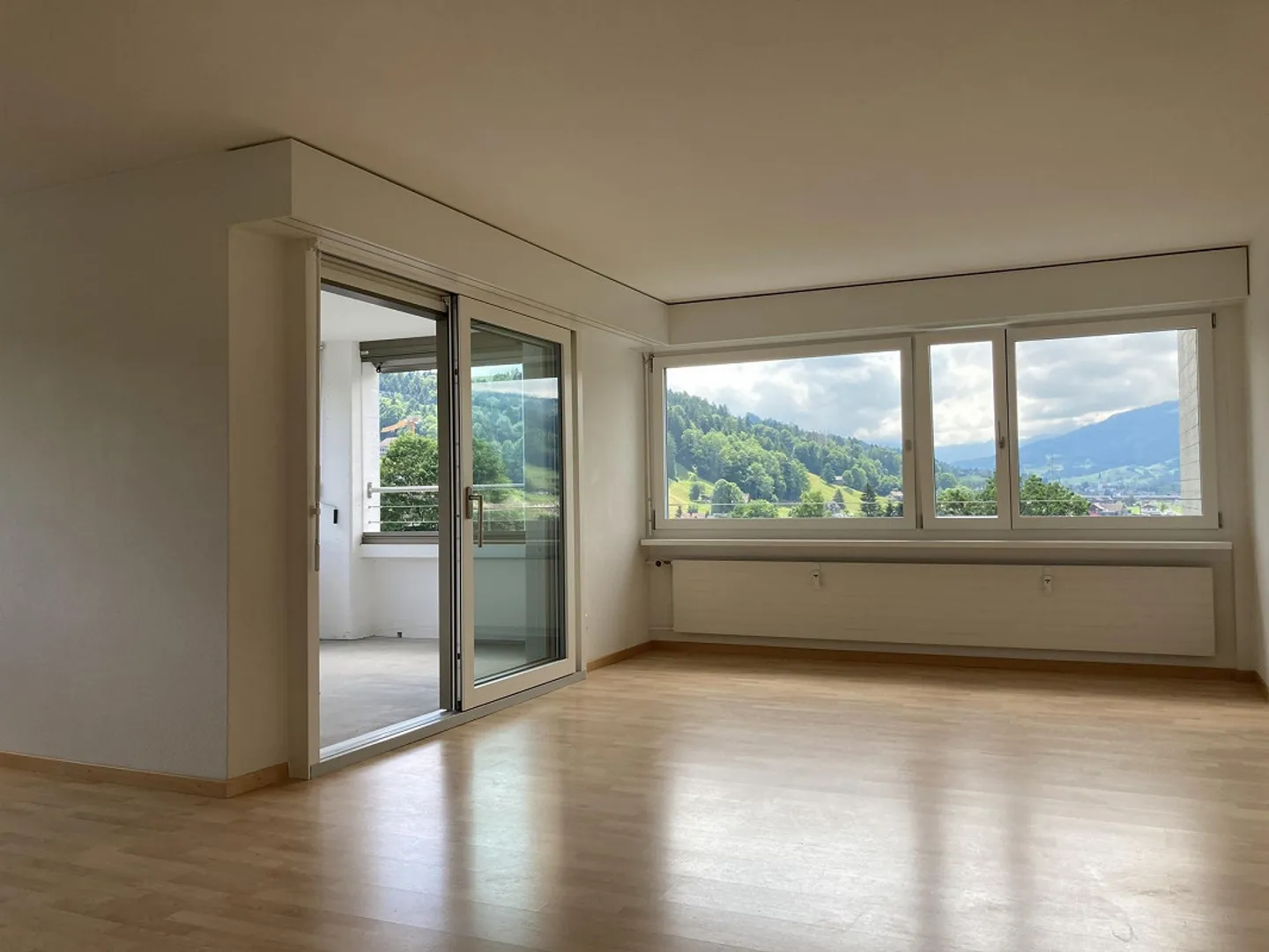 Appartamento molto luminoso con balcone vetrato - Foto 4 di 11