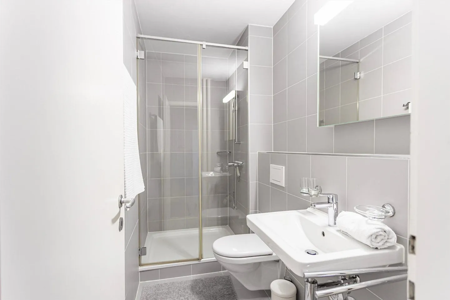 Appartements 2 pièces meublés élégants avec balcon - Photo 3 sur 5