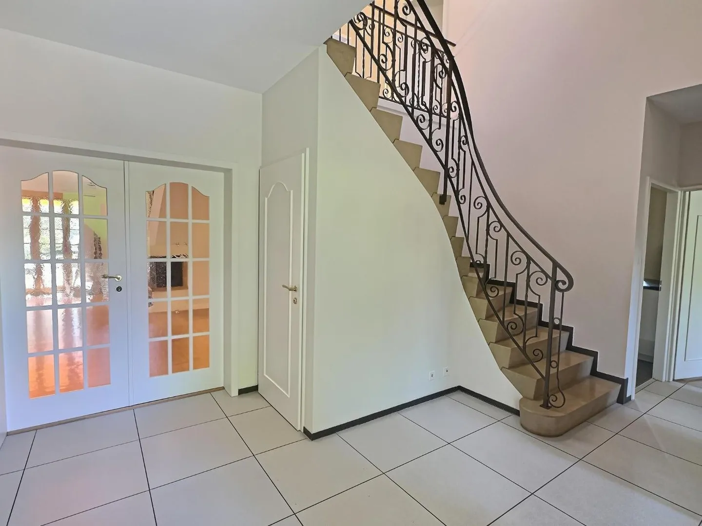 8-room House - Photo 3 of 12