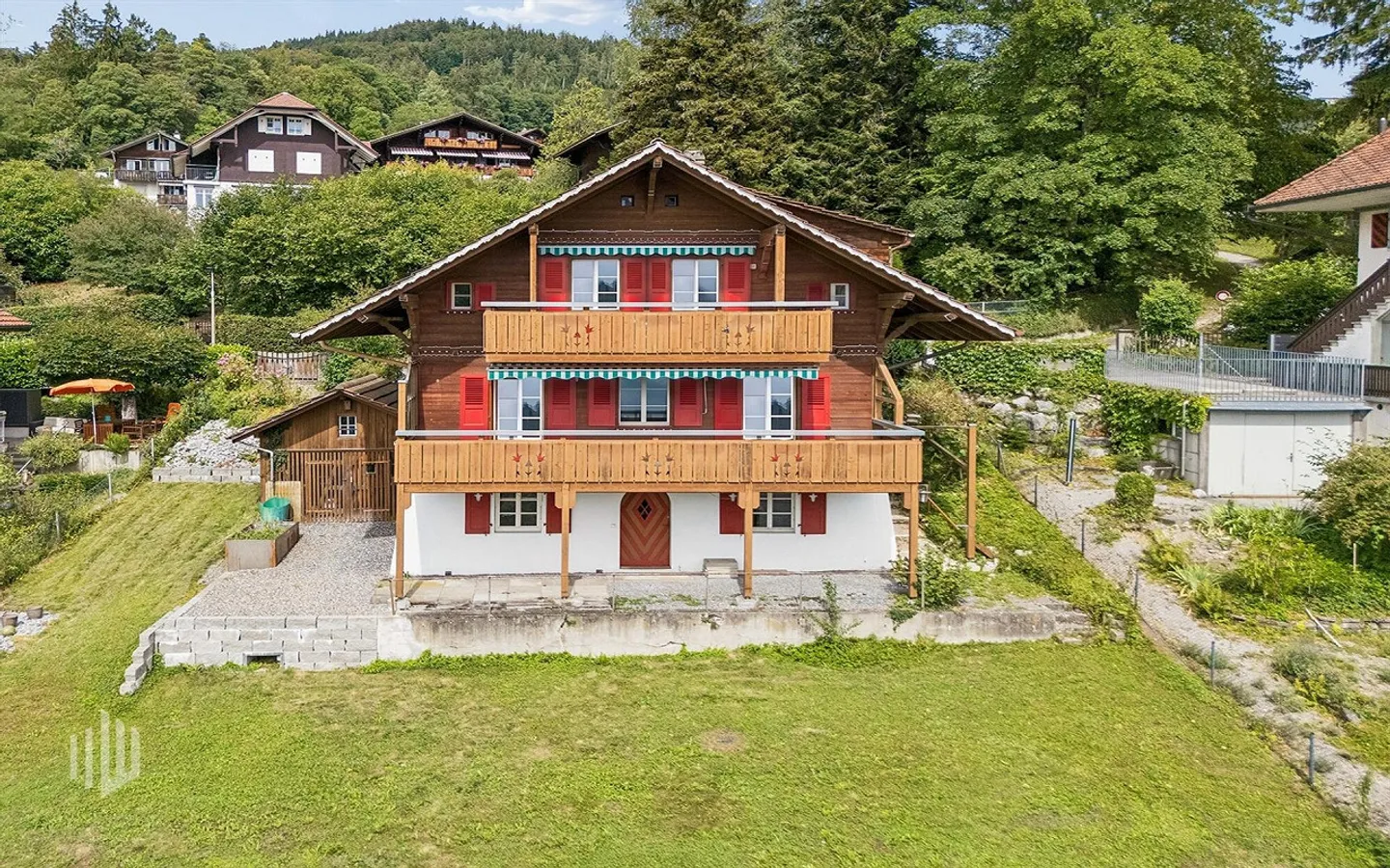 ImmoWyss - Two-family house in a popular residential area in Hilterfingen - Photo 1 of 8