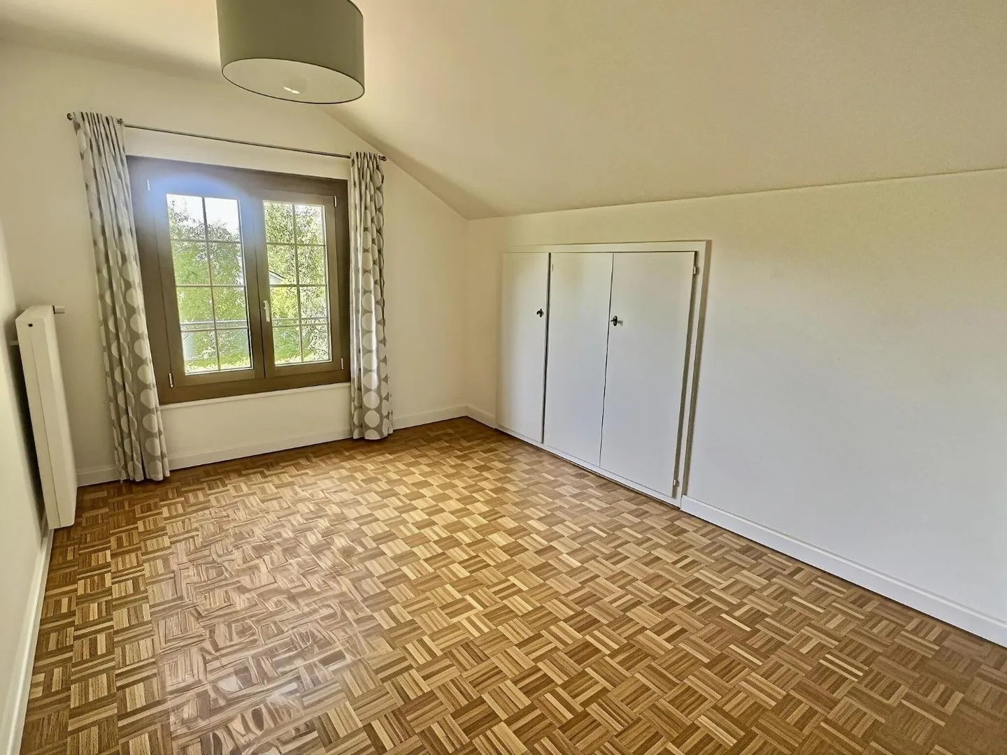 8-room House - Photo 11 of 12
