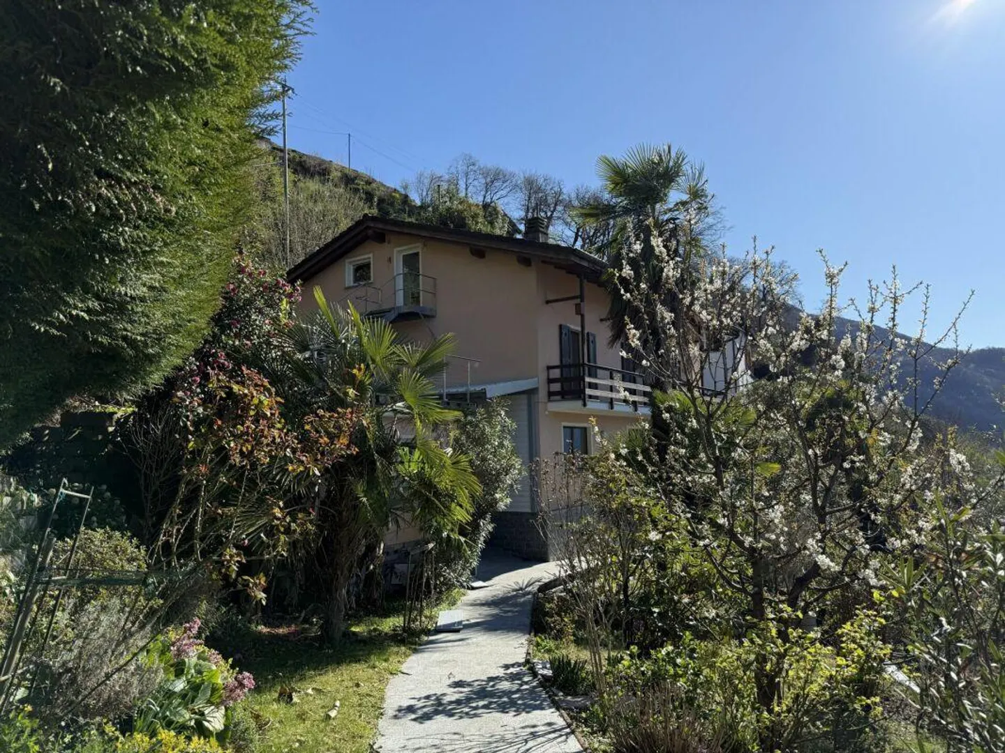 Spacious House in Idyllic Location - Photo 2 of 9