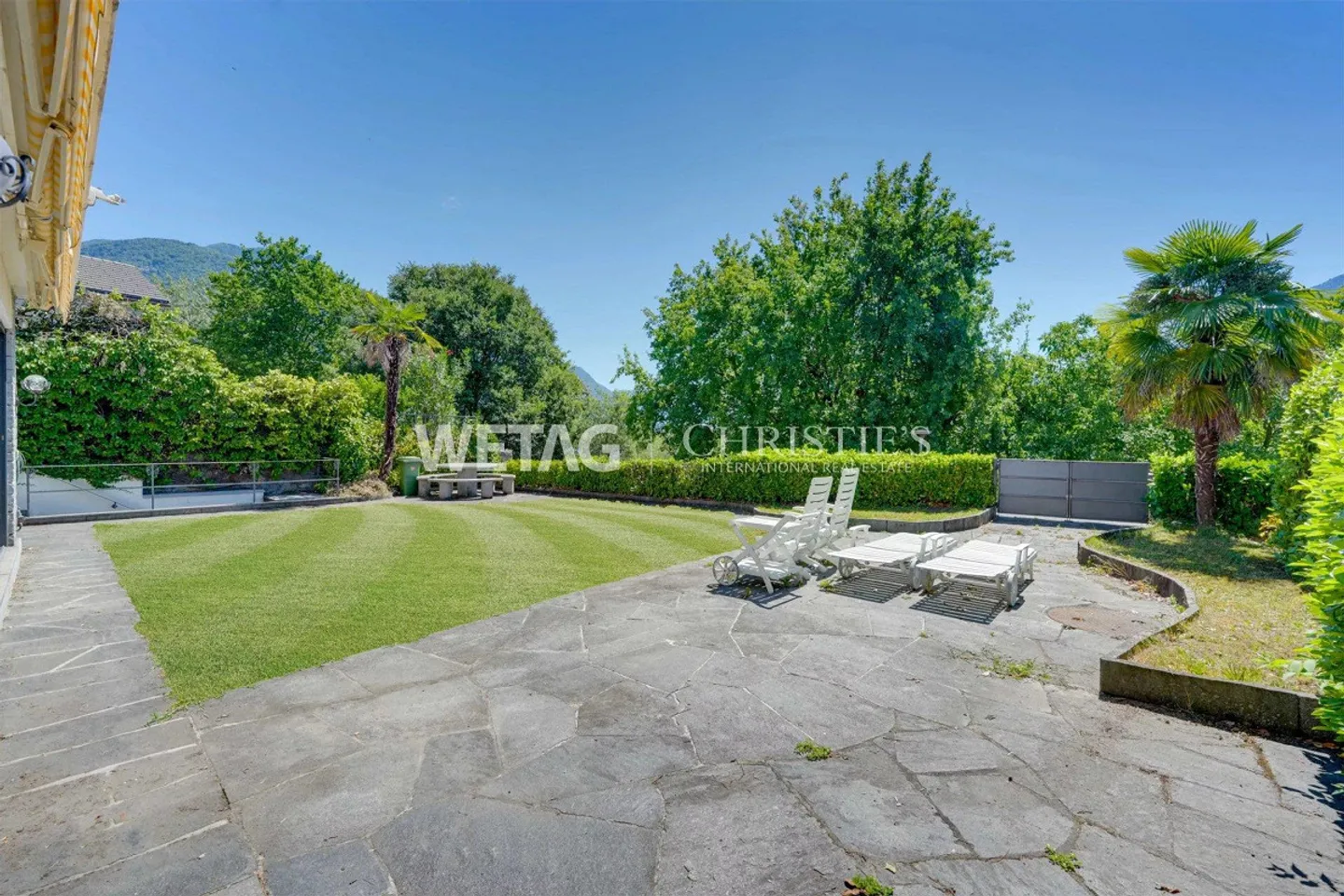 Elegant villa with garden in exclusive location directly on the lakeside promenade - Photo 10 of 13