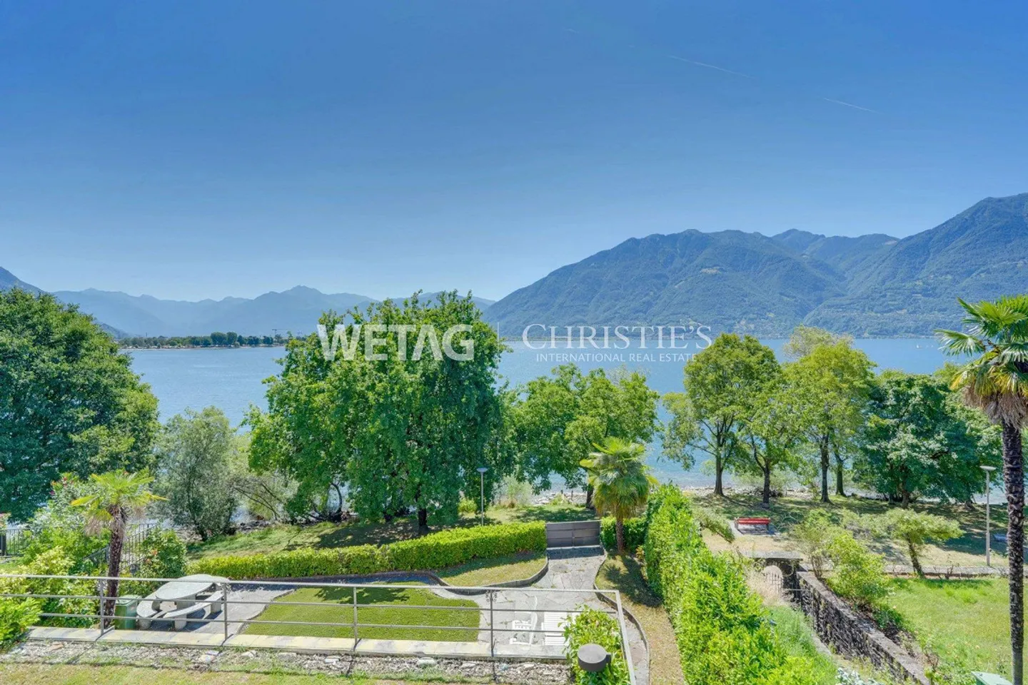 Elegant villa with garden in exclusive location directly on the lakeside promenade - Photo 11 of 13