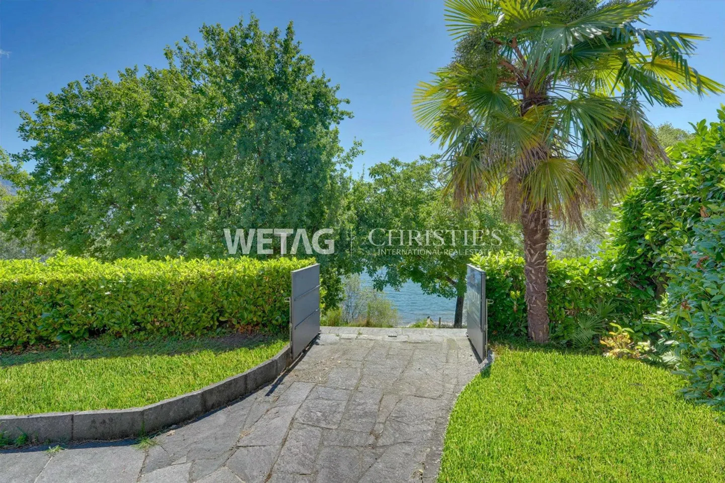 Elegant villa with garden in exclusive location directly on the lakeside promenade - Photo 12 of 13