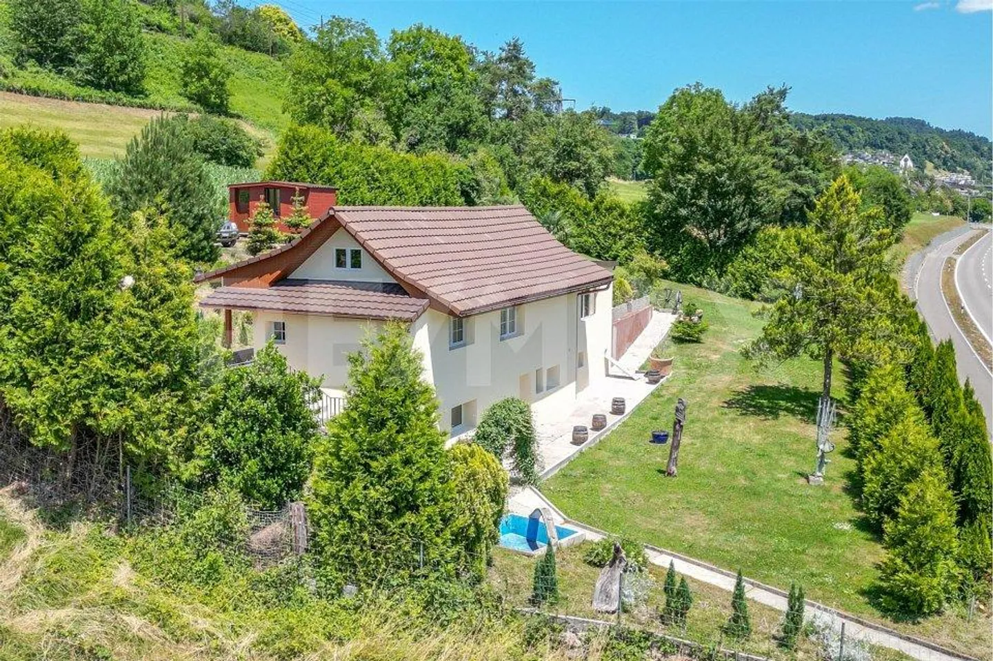 Alleinlage mit Aussicht: Charmant wohnen am grünen Südhang - Foto 2 von 13