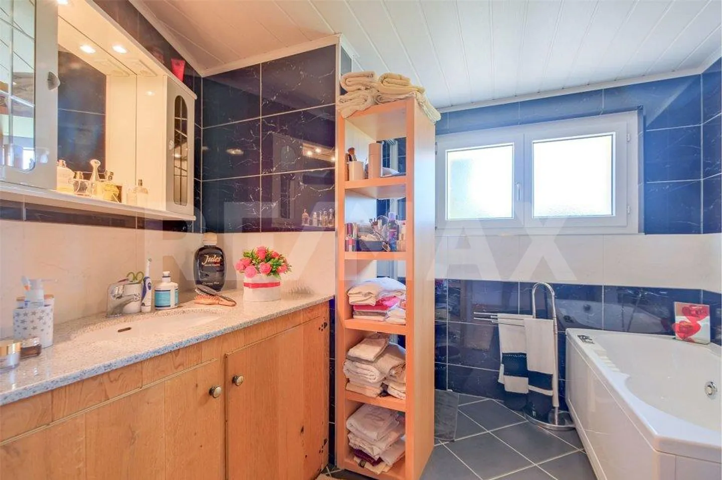 Alleinlage mit Aussicht: Charmant wohnen am grünen Südhang - Foto 10 von 13