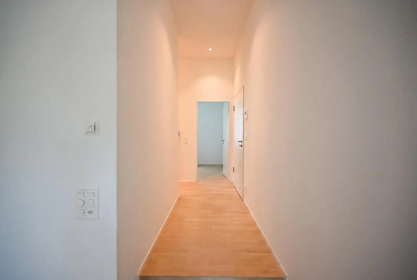 Appartamento moderno con giardino - Foto 7 di 12