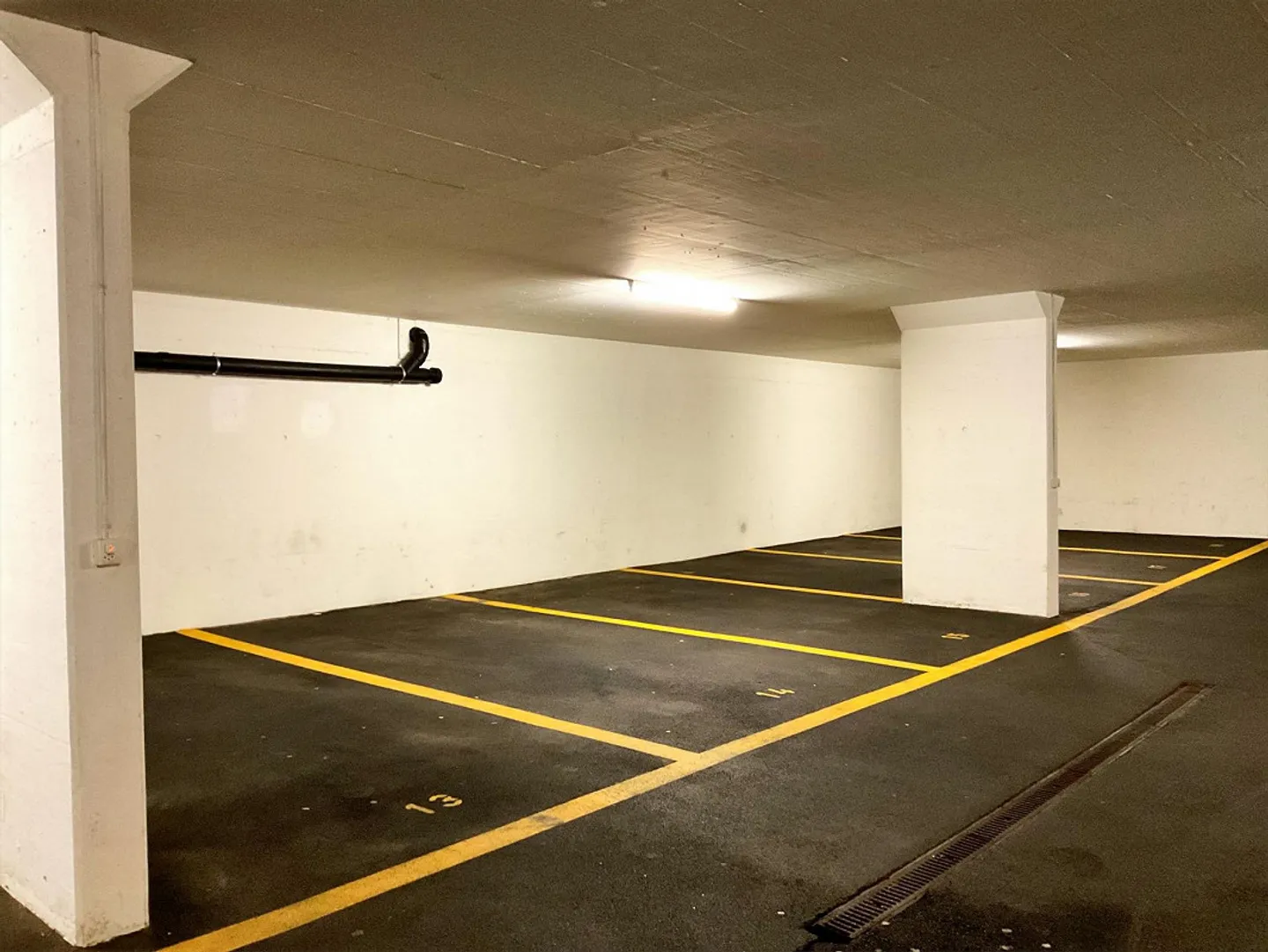 Place de parking - Photo 1 sur 4