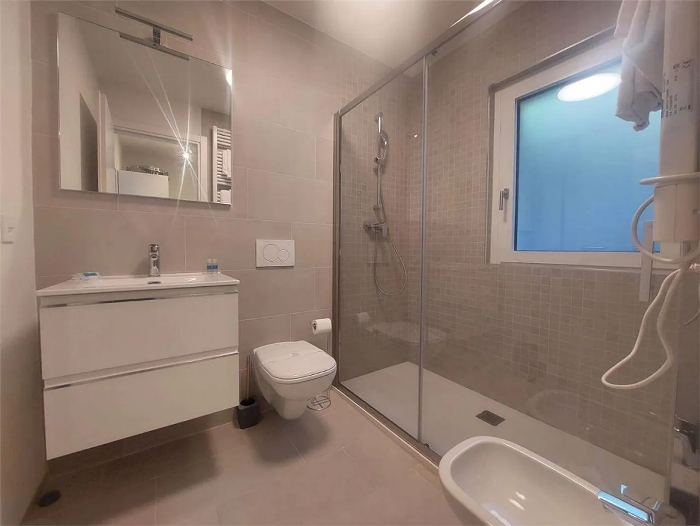 2473_Montagnola, appartamento ristrutturato di 4,5 locali con vista lago - Foto 8 di 11