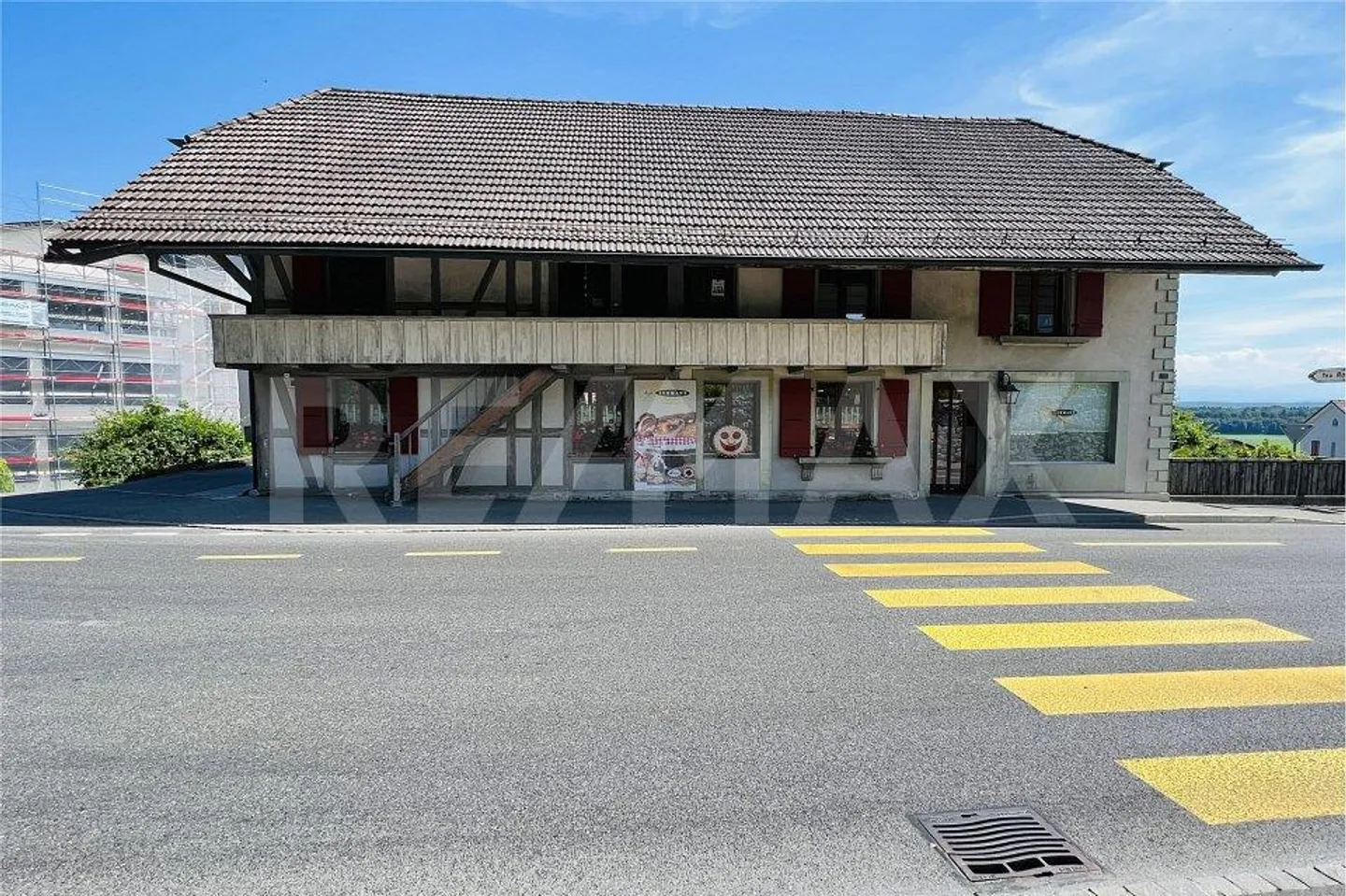 Edificio commerciale e residenziale - Foto 3 di 13