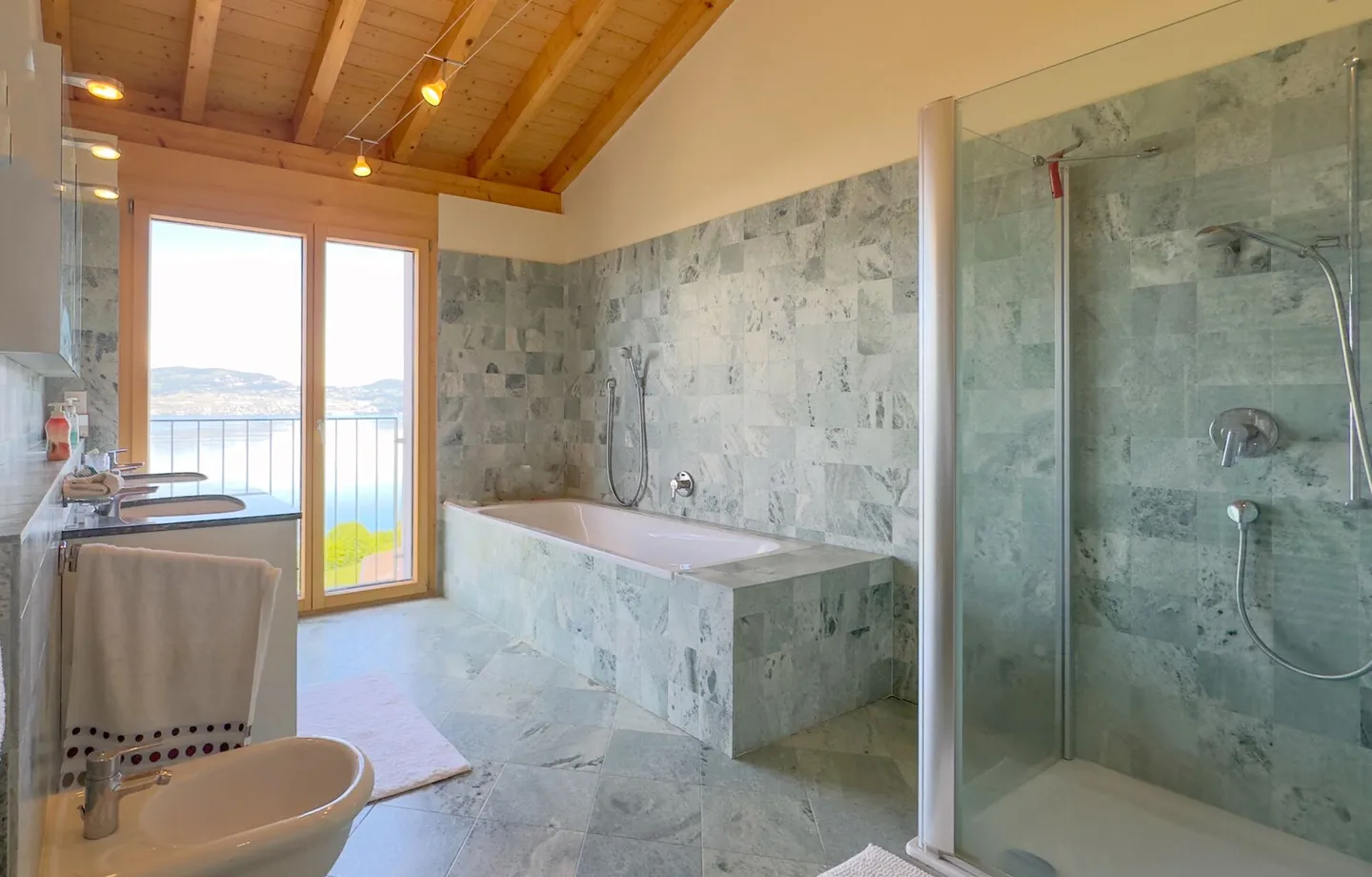 «Luxuriöse, von Architekten entworfene Villa mit atemberaubendem 180°-Blick auf den Genfer See» - Foto 17 von 30