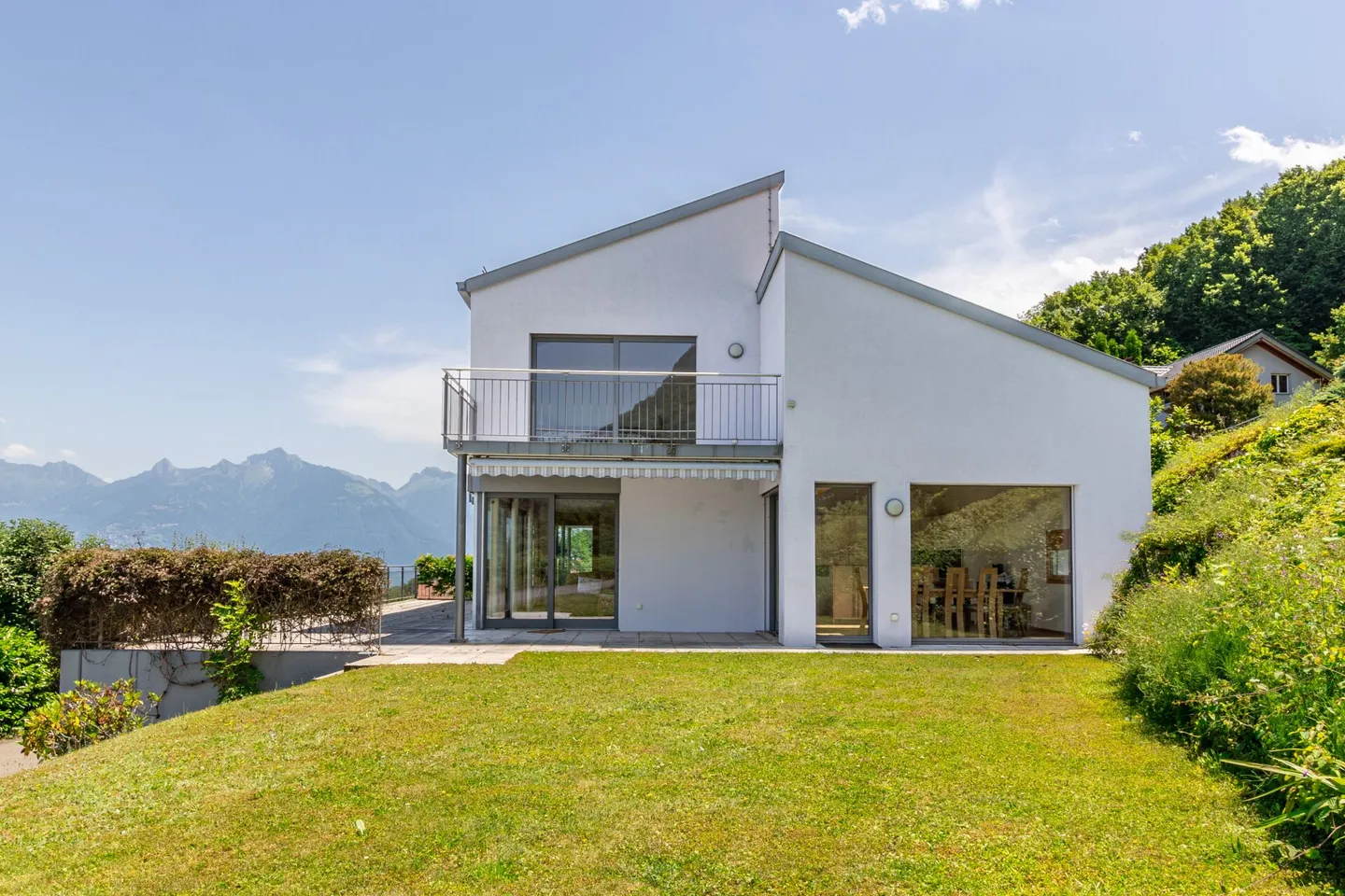 «Luxuriöse, von Architekten entworfene Villa mit atemberaubendem 180°-Blick auf den Genfer See» - Foto 25 von 30