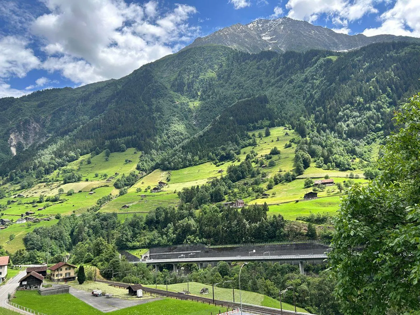 Terreno edificabile con una bella vista sulle montagne - Foto 3 di 12