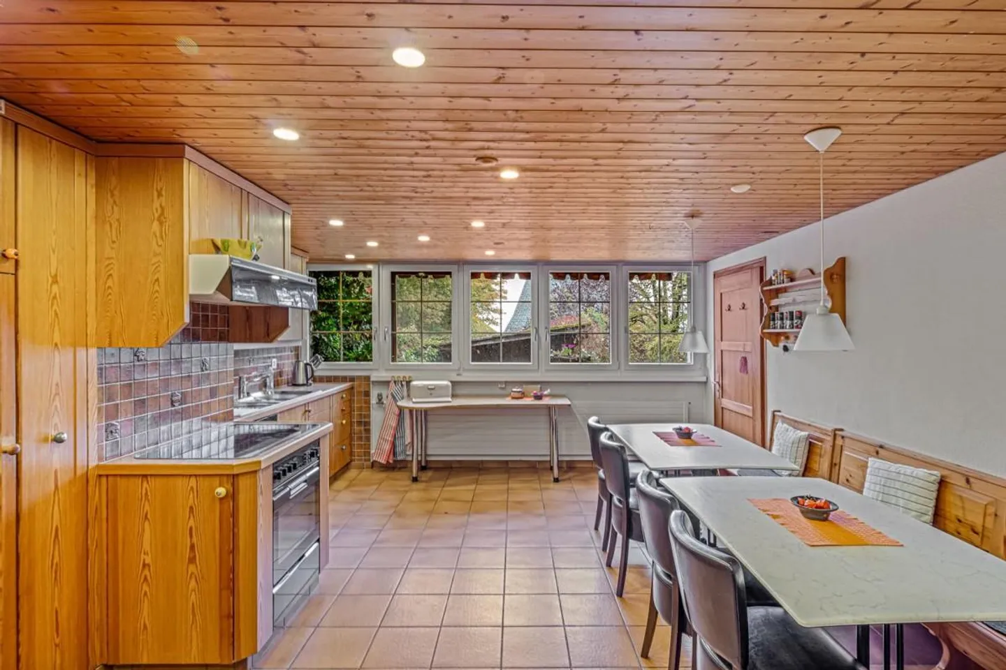 Multi-Generational Seminar House - Photo 15 of 28