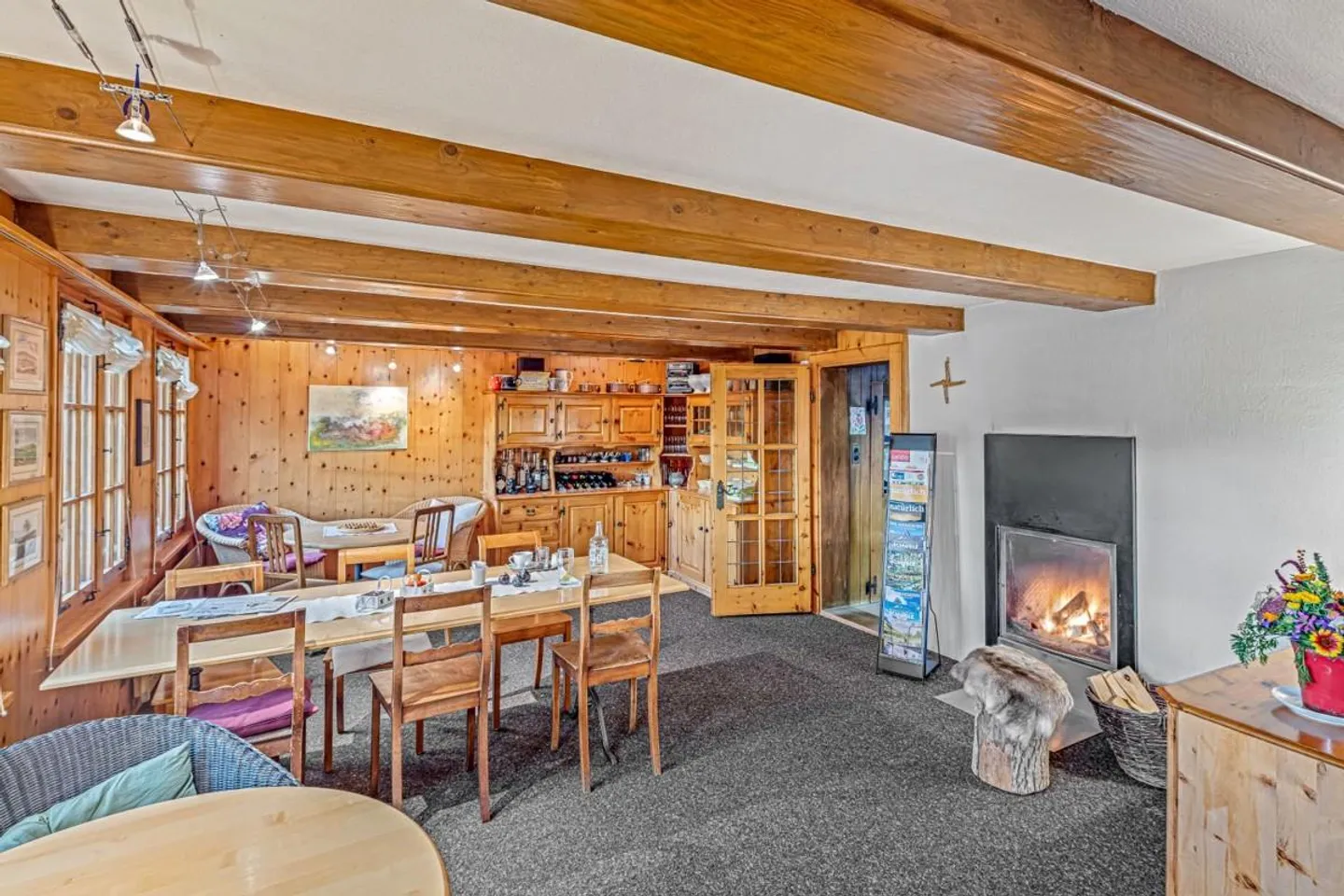 Multi-Generational Seminar House - Photo 16 of 28