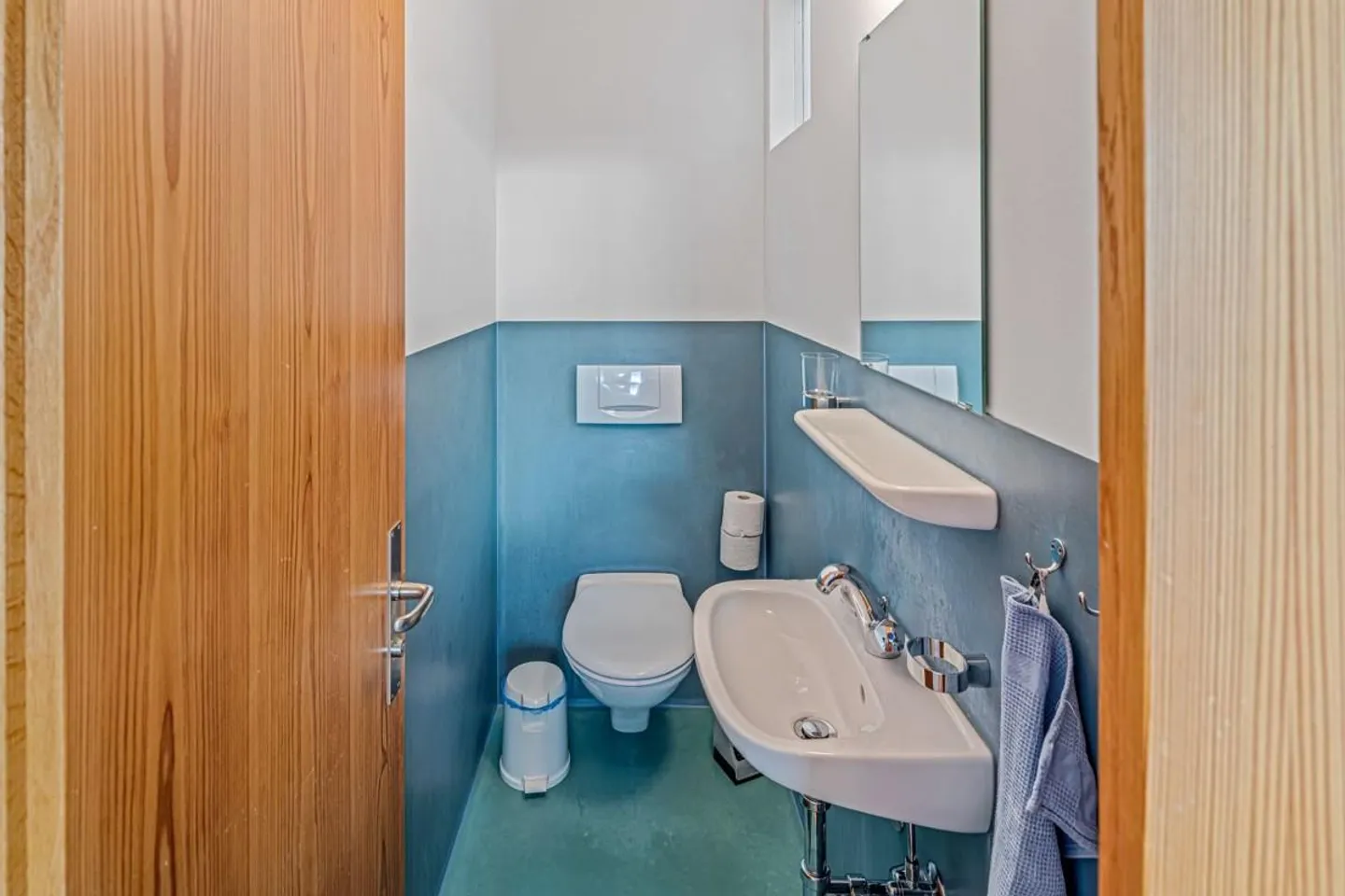 Multi-Generational Seminar House - Photo 22 of 28