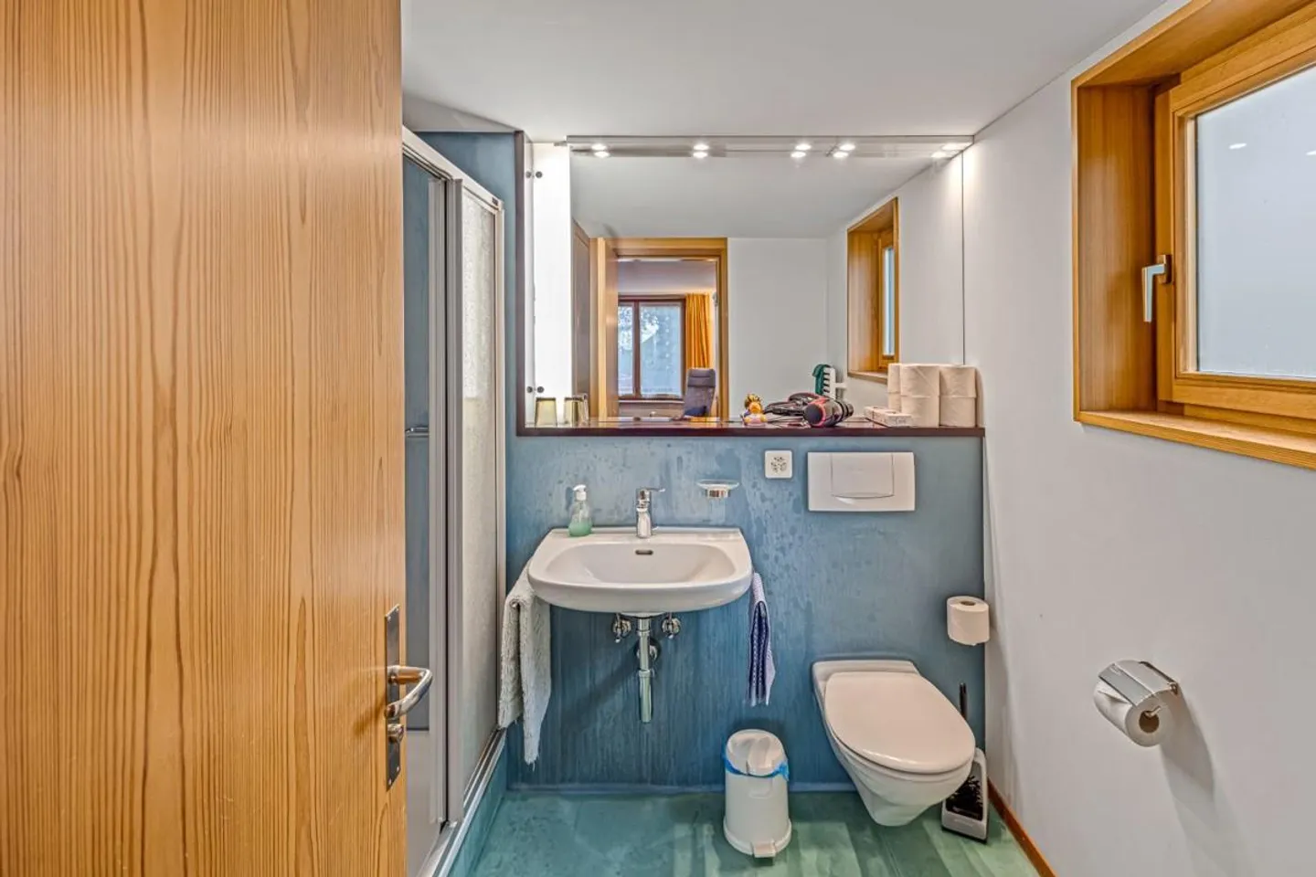 Multi-Generational Seminar House - Photo 24 of 28