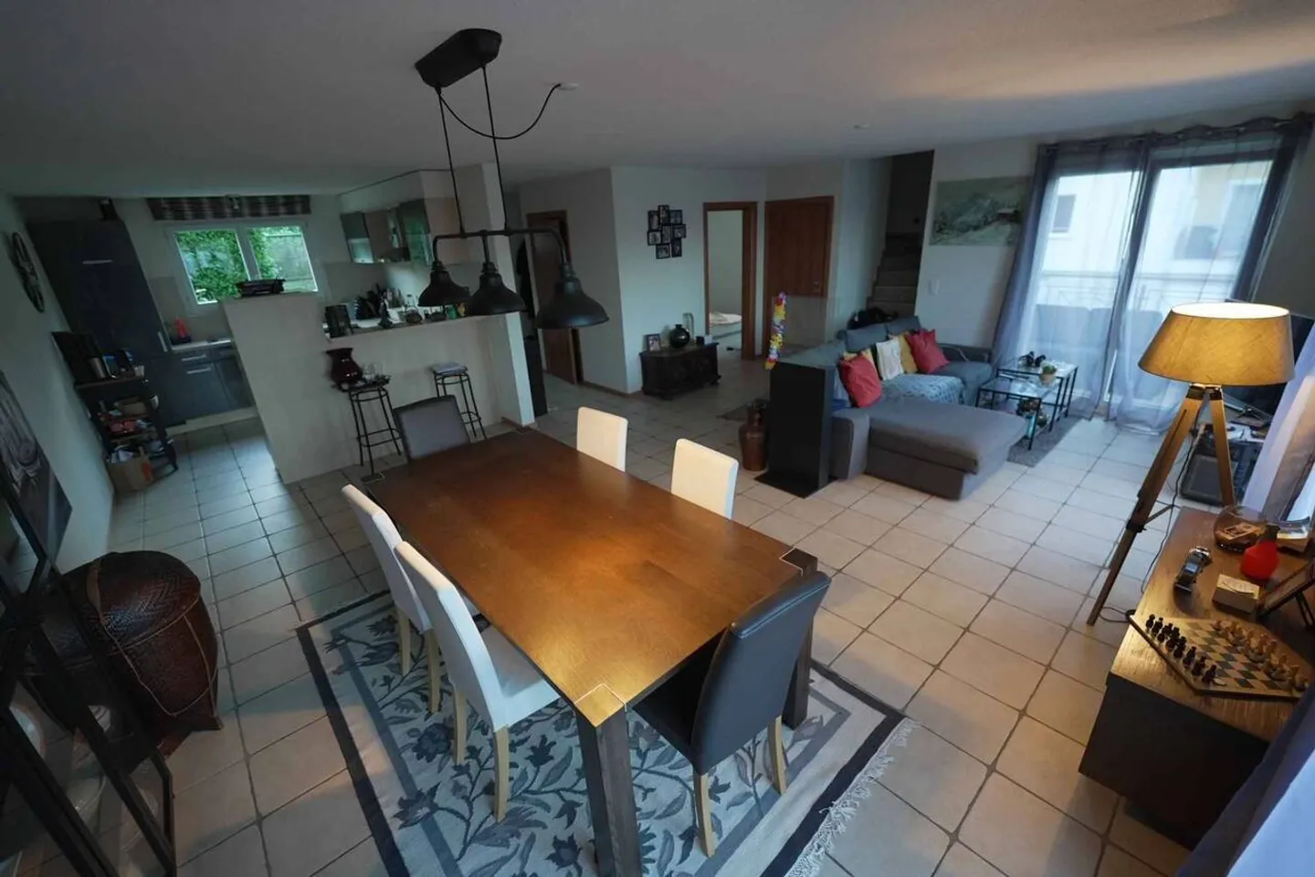 Wunderschöne Doppelhaushälfte mit 5½ Zimmern, Terrasse, Garten, Garage und Parkplatz - Foto 2 von 10
