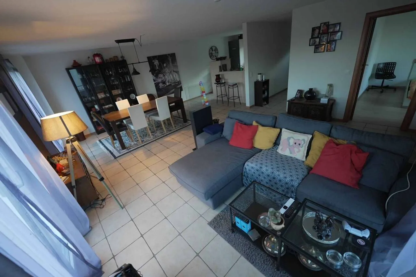 Wunderschöne Doppelhaushälfte mit 5½ Zimmern, Terrasse, Garten, Garage und Parkplatz - Foto 3 von 10