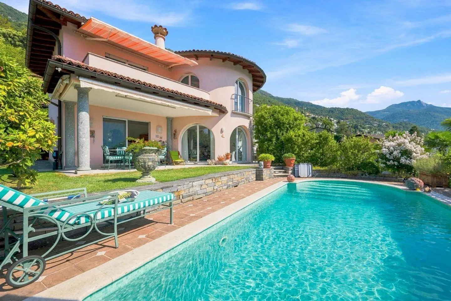 Un refuge exclusif où l'espace, la vie privée et une piscine transforment chaque jour en vacances - Photo 1 sur 21