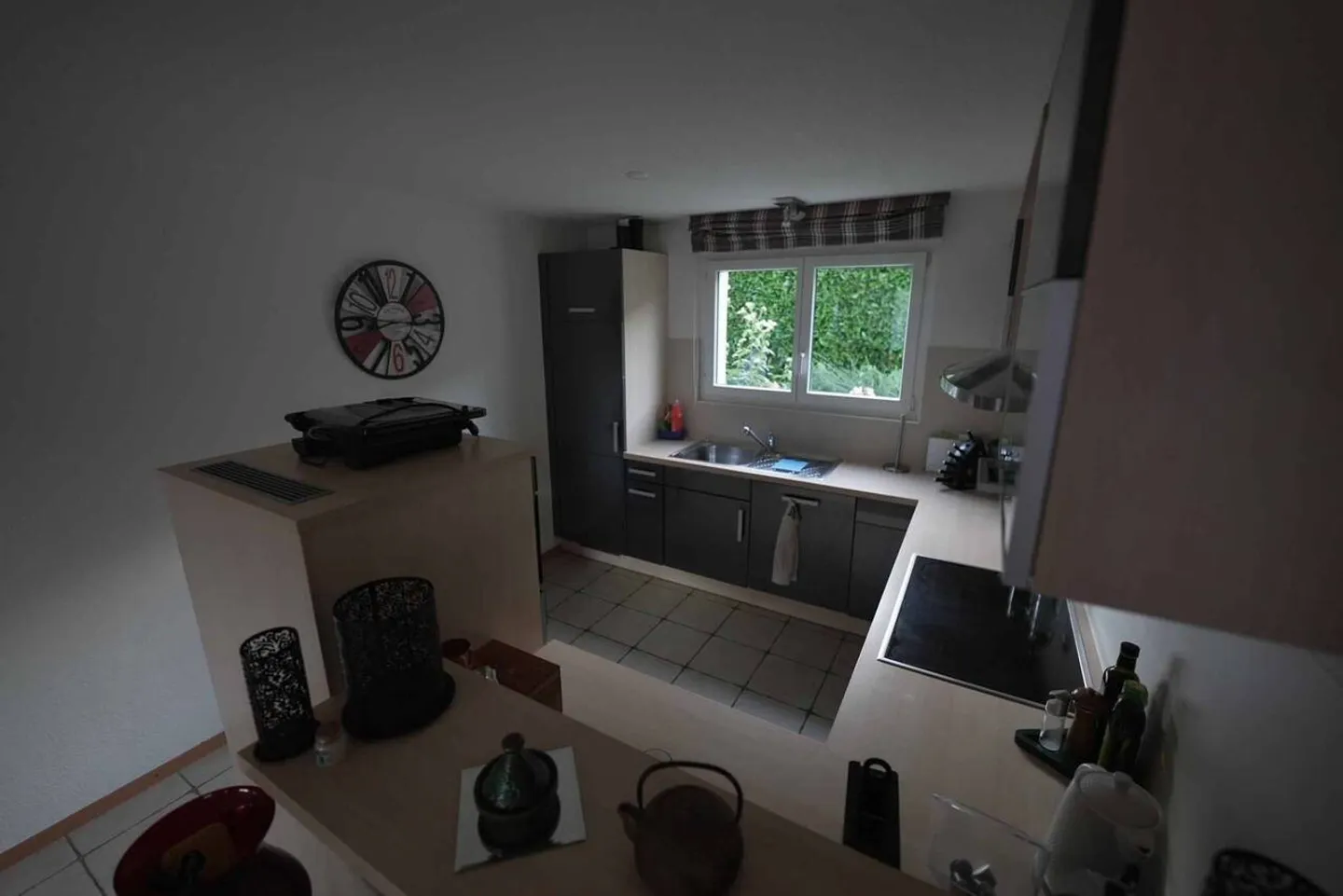 Wunderschöne Doppelhaushälfte mit 5½ Zimmern, Terrasse, Garten, Garage und Parkplatz - Foto 4 von 10