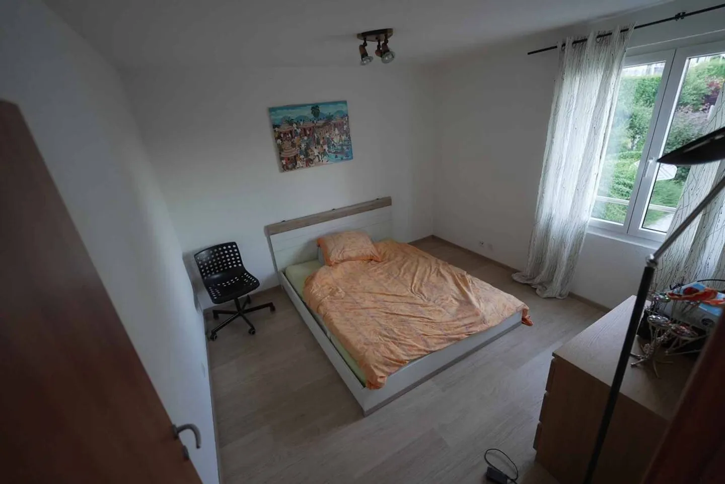 Wunderschöne Doppelhaushälfte mit 5½ Zimmern, Terrasse, Garten, Garage und Parkplatz - Foto 5 von 10