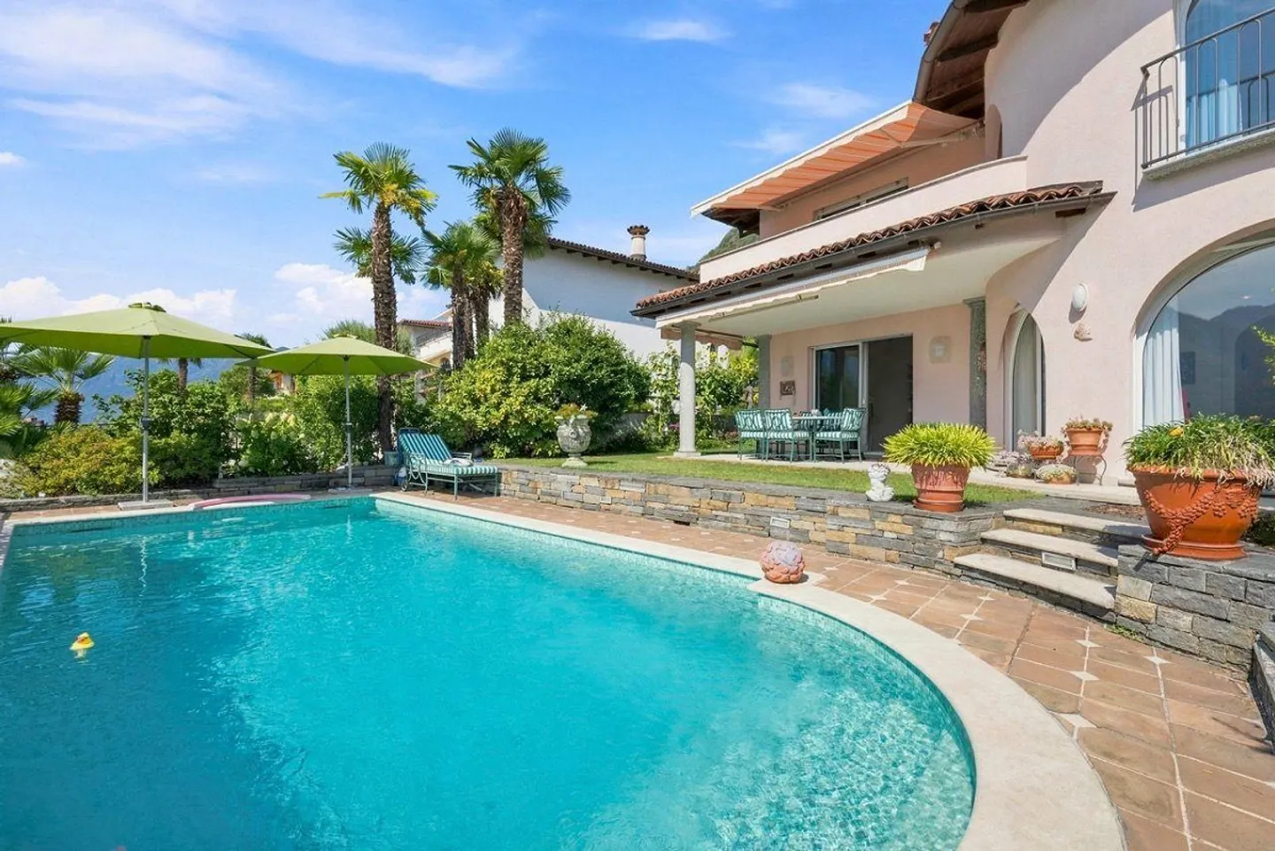 Un refuge exclusif où l'espace, la vie privée et une piscine transforment chaque jour en vacances - Photo 2 sur 21