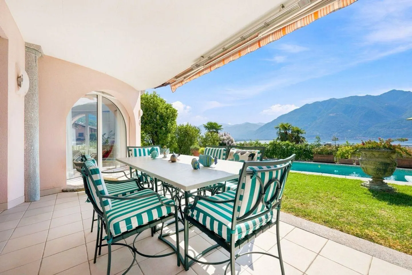 Un refuge exclusif où l'espace, la vie privée et une piscine transforment chaque jour en vacances - Photo 4 sur 21