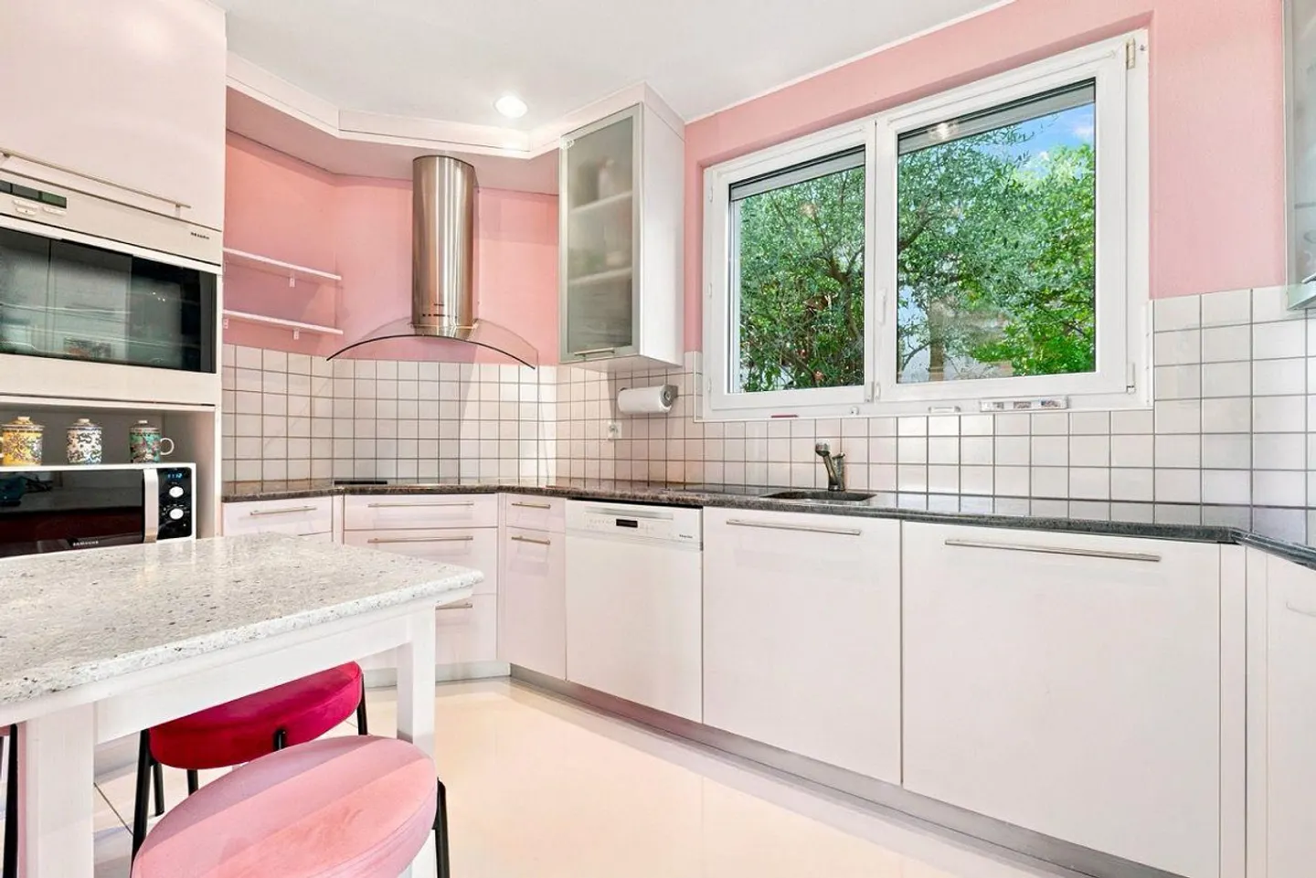 Un refuge exclusif où l'espace, la vie privée et une piscine transforment chaque jour en vacances - Photo 8 sur 21