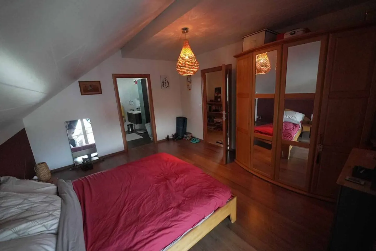 Wunderschöne Doppelhaushälfte mit 5½ Zimmern, Terrasse, Garten, Garage und Parkplatz - Foto 6 von 10